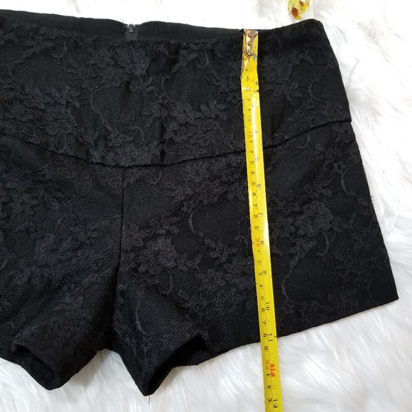 WINDSOR Shorts Black with lace on the outside, SIZE Large. - Picture 14 of 16